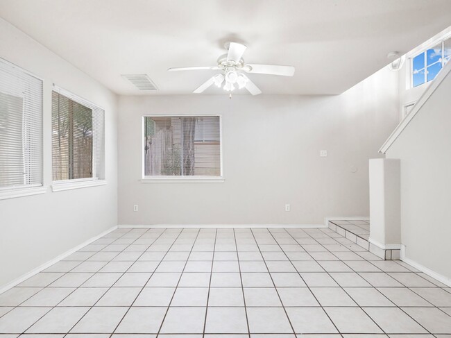 Building Photo - Stylish & Spacious 3-Bedroom Home Perfect for Students and Families