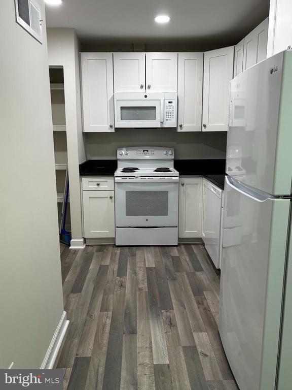 Building Photo - 110 Hickok Cir