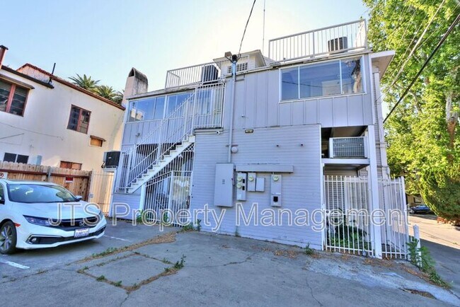 Building Photo - 1119-200 24th St