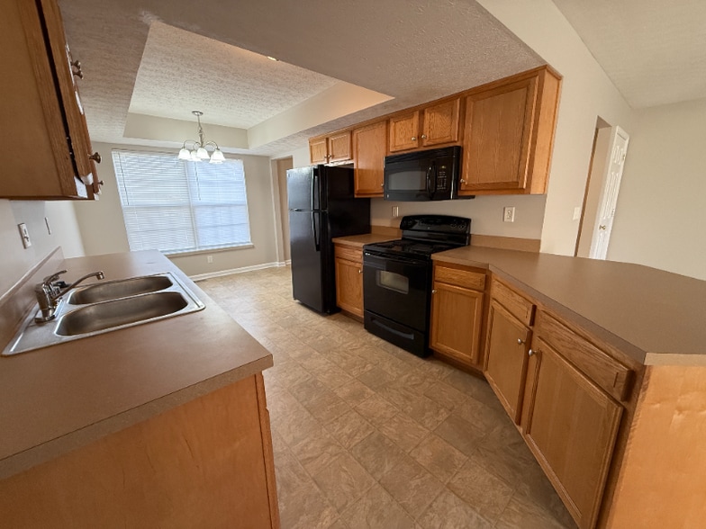 Building Photo - 12812 Lost Hill Walk