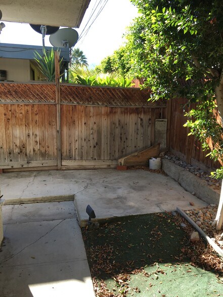 Building Photo - 501 S Calle Abronia