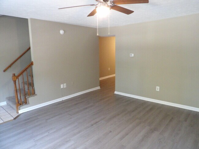 Building Photo - 244 Meadowview Dr