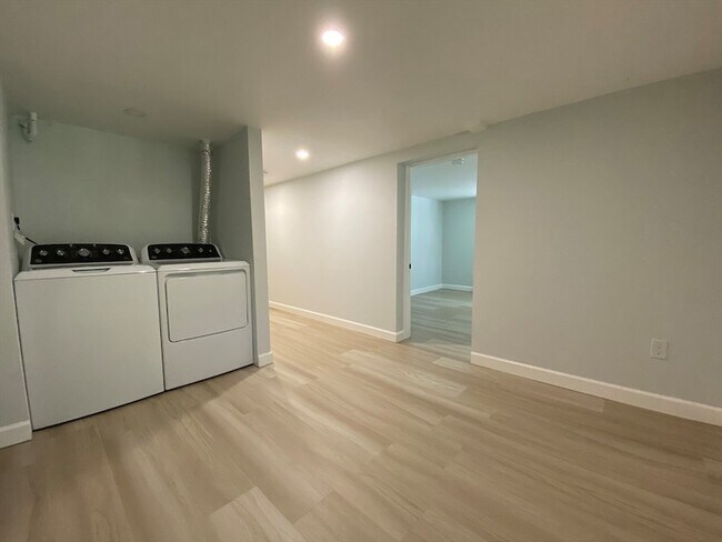 Building Photo - 30 Beechmont St