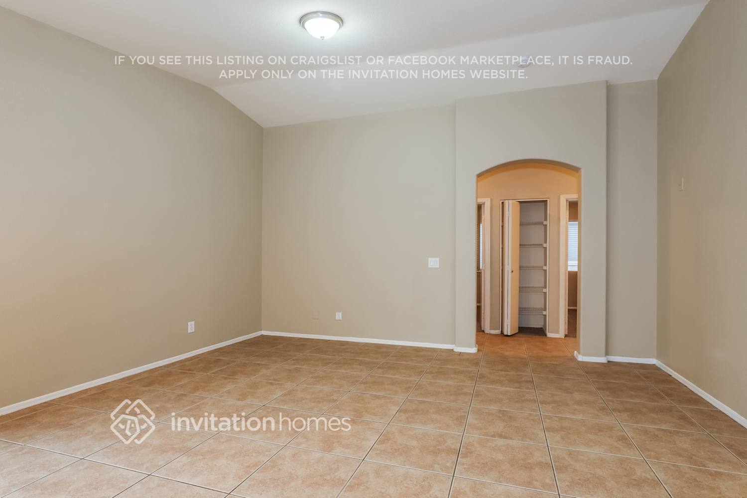 Building Photo - 5409 S 7th Dr