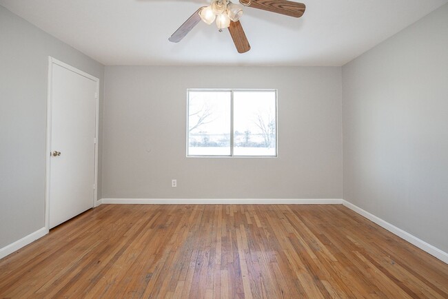 Building Photo - 2 BED 1.5 BATH UNIT IN THE BANBURY CONDOMI...