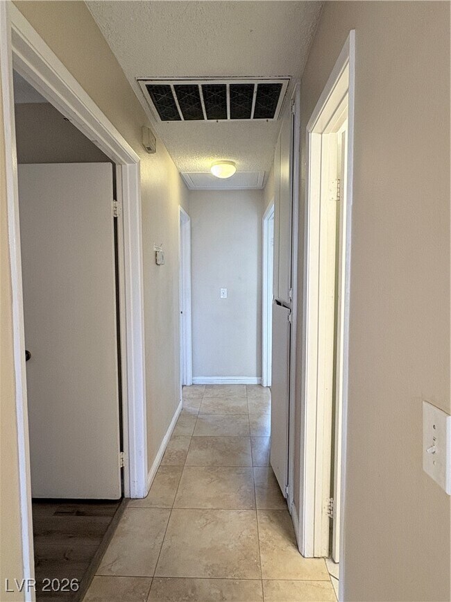 Building Photo - 7175 Sawtooth Dr