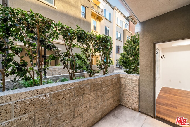 Building Photo - 6020 S Seabluff Dr