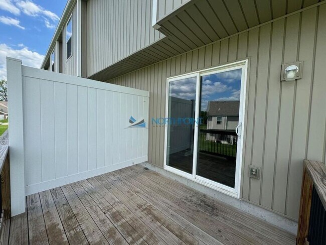 Building Photo - 815 Raven Court