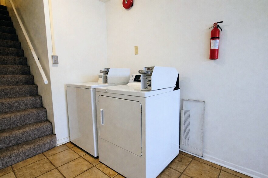 Building Photo - 1295 Creek Rd