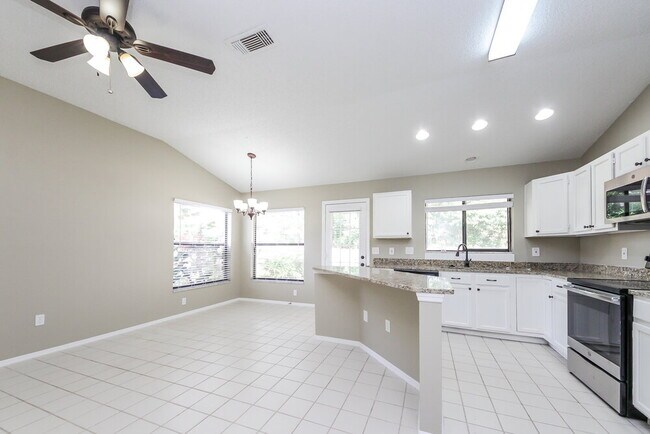 Building Photo - 634 Arbukle Ct