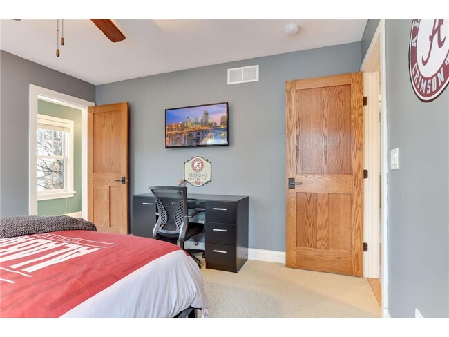 Building Photo - 2012 W Laurel Ave