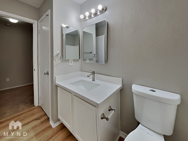 Building Photo - 11529 W Flores Dr