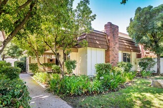 Building Photo - Updated 2&2 RockPointe next to the Green Belt