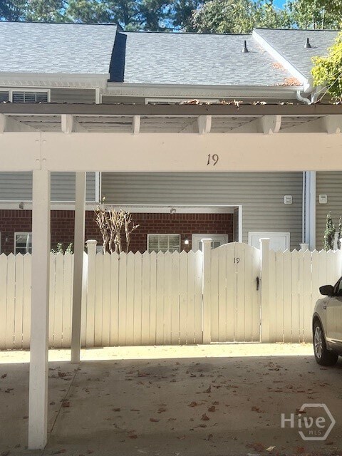 Building Photo - 110 Wood Lake Dr