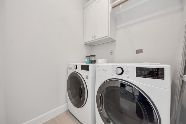 Building Photo - 506 W Donovan St