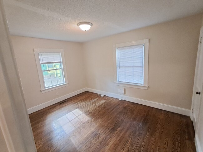 Building Photo - 1209 S Greene St