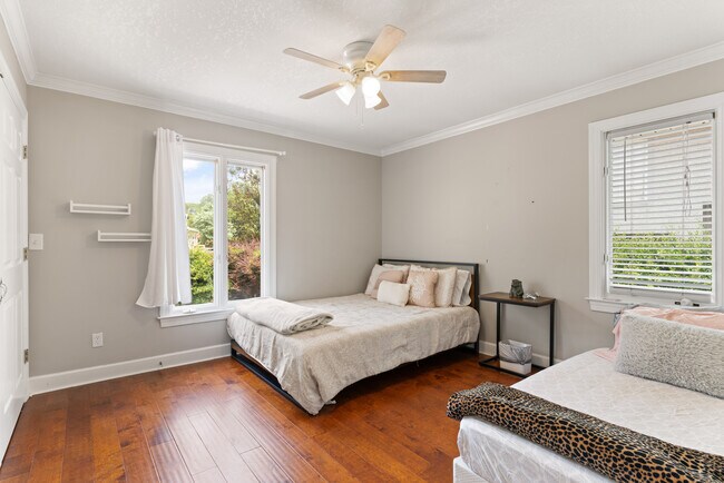 Building Photo - 168 Palmera Ln