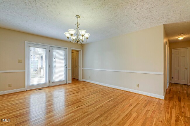 Building Photo - 4610 Linden Rd