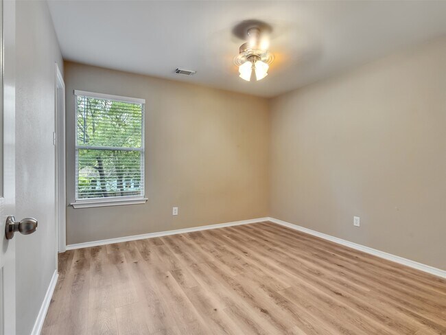 Building Photo - 34 W Sage Creek Pl