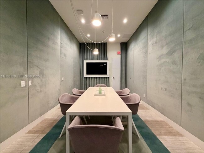 Building Photo - 2000 Metropica Wy