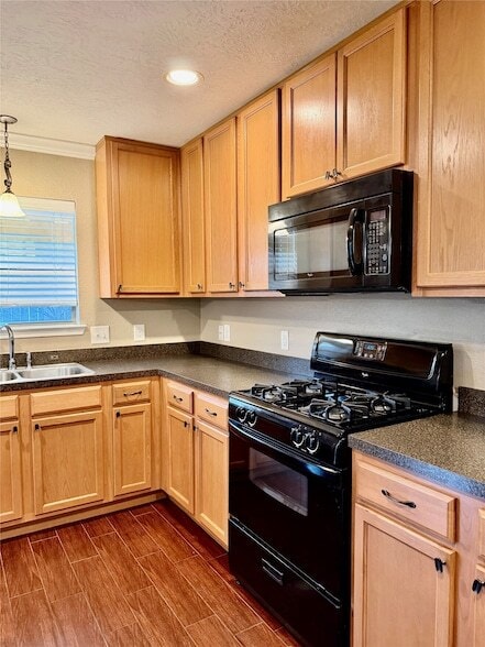 Building Photo - 16010 Limestone Lake Dr