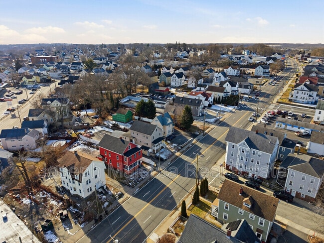 Building Photo - 848 Bank St
