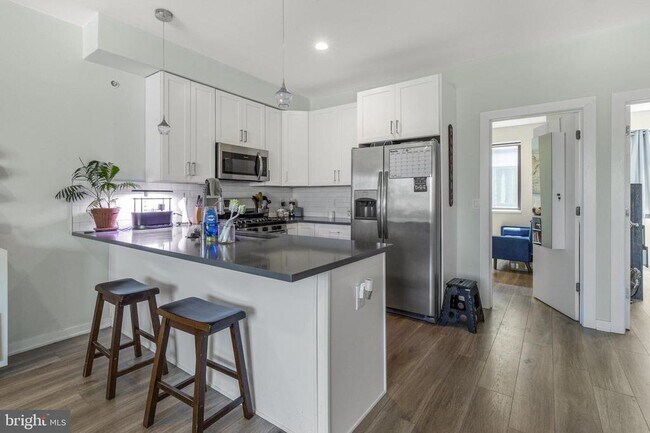 Building Photo - 381 Martin St