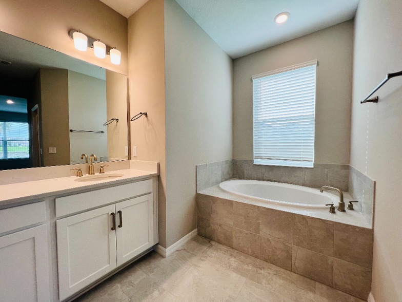 Building Photo - 3902 Rose Mallow Dr