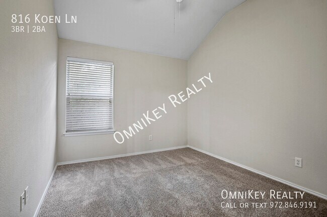 Building Photo - 816 Koen Ln