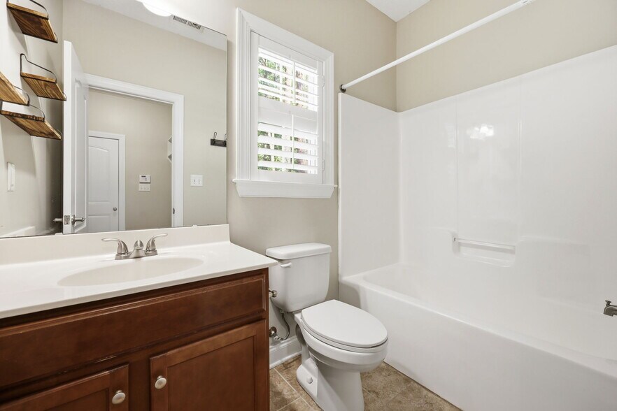 Building Photo - 768 Riverbirch Dr