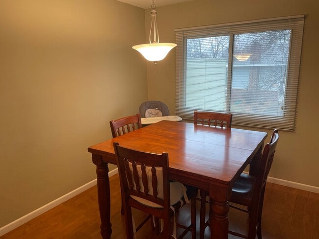 Building Photo - New Price! Beautifully updated Townhome in...