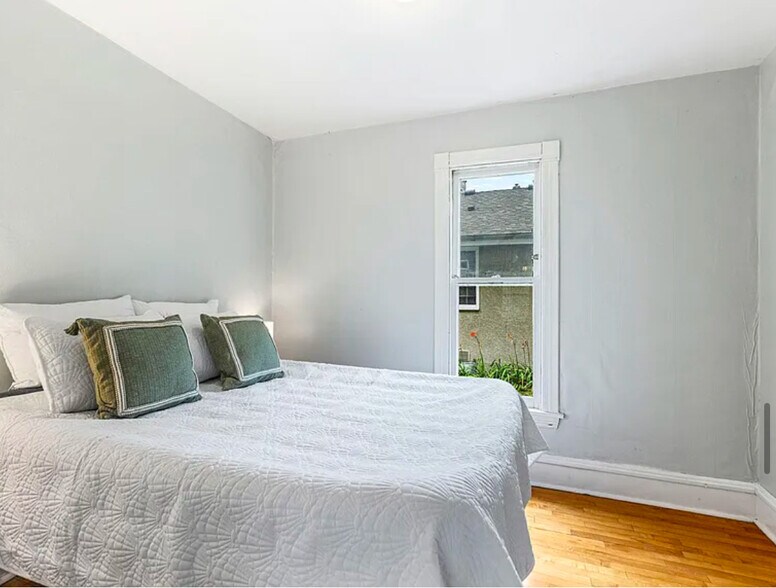 Building Photo - 2628 Quincy St NE