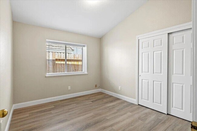 Building Photo - Updated Contemporary 3 Bed / 2 Bath Home w...