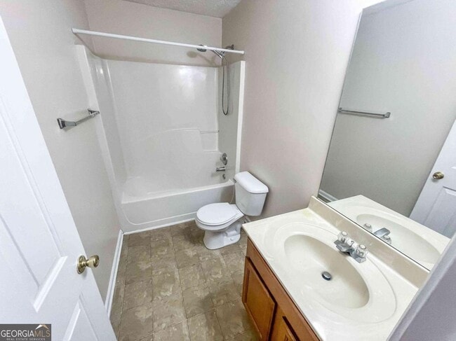Building Photo - 6205 Tree Ridge Dr N W