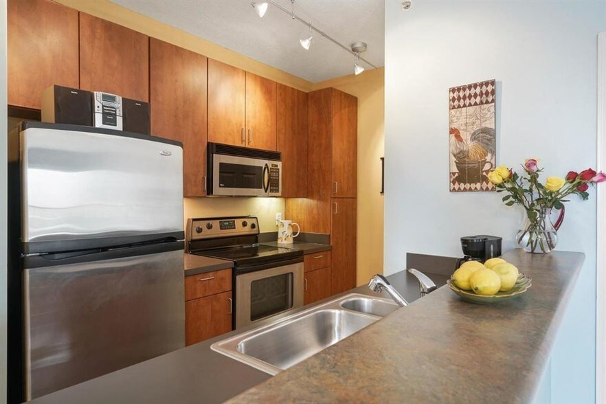 Building Photo - 332 S 3rd St