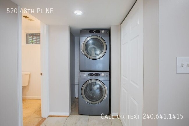 Building Photo - 520 48th Pl NE