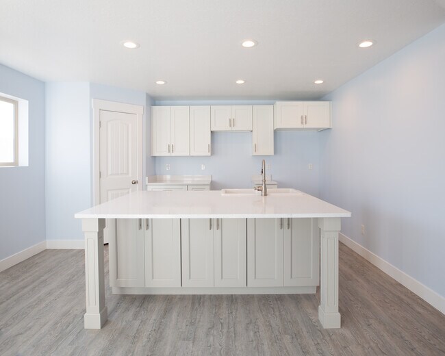 Building Photo - 251 N 200 W