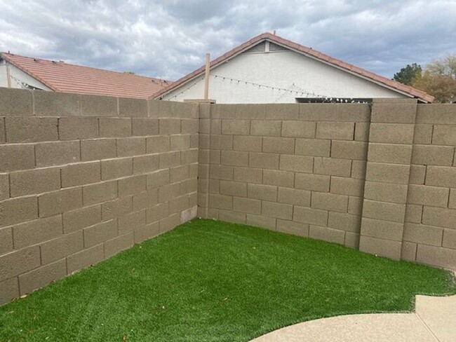 Building Photo - $2,350 3 Bedroom Gilbert 85296 Home For Le...