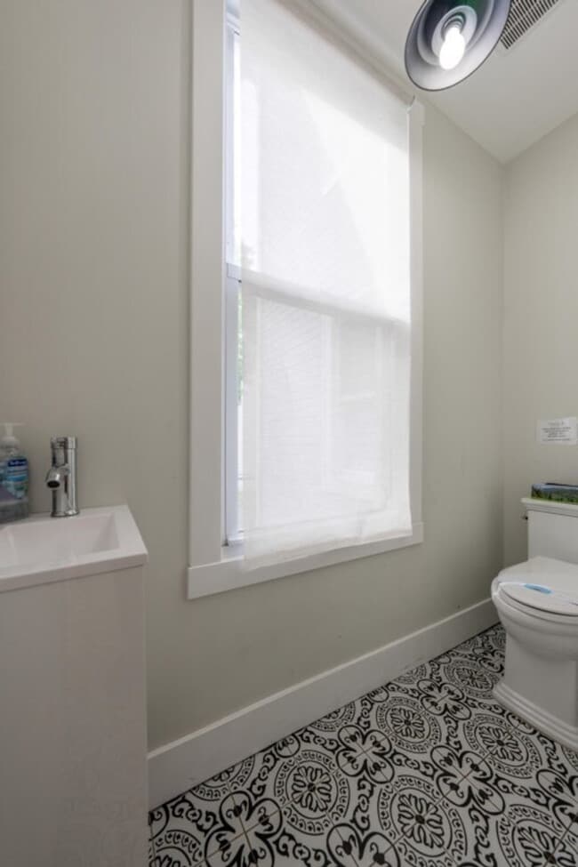 Building Photo - 139 W 4th Ave