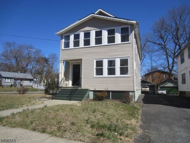 Building Photo - 133 Willowdale Ave