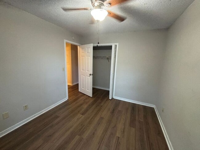 Building Photo - 6241 Rolling Fork Rd