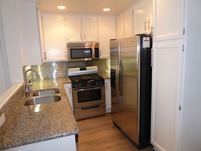 Building Photo - Palisades 3 Bedroom for Rent in Stevenson Ranch!