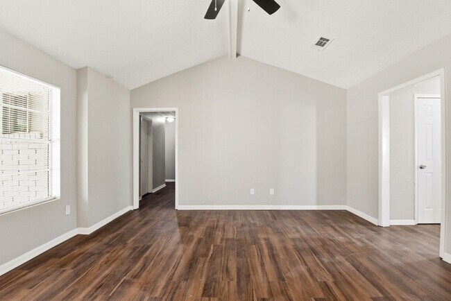 Building Photo - 3120 Royal St