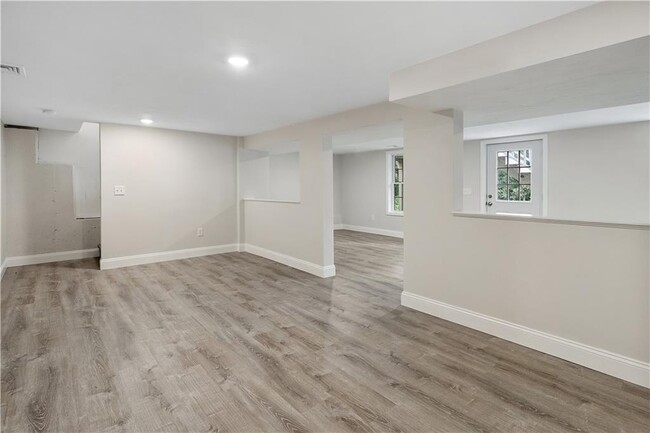 Building Photo - 8 Seabreeze Terrace