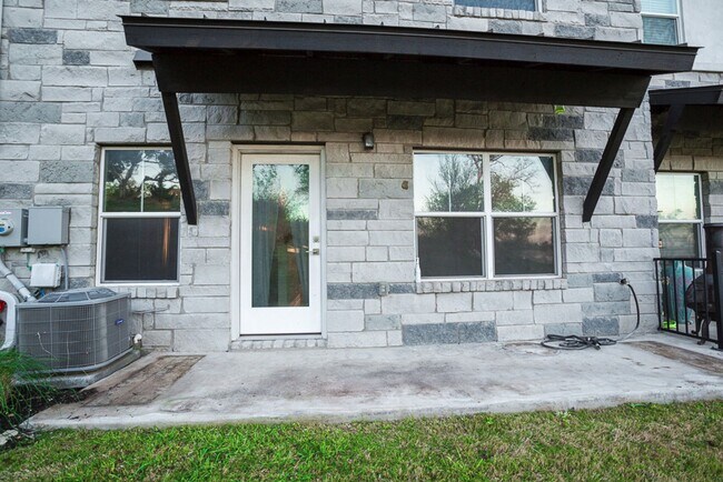 Building Photo - 2017 Local Rebel St