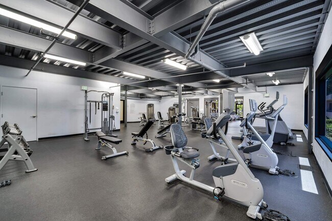 Building Photo - 2237 Century Hill