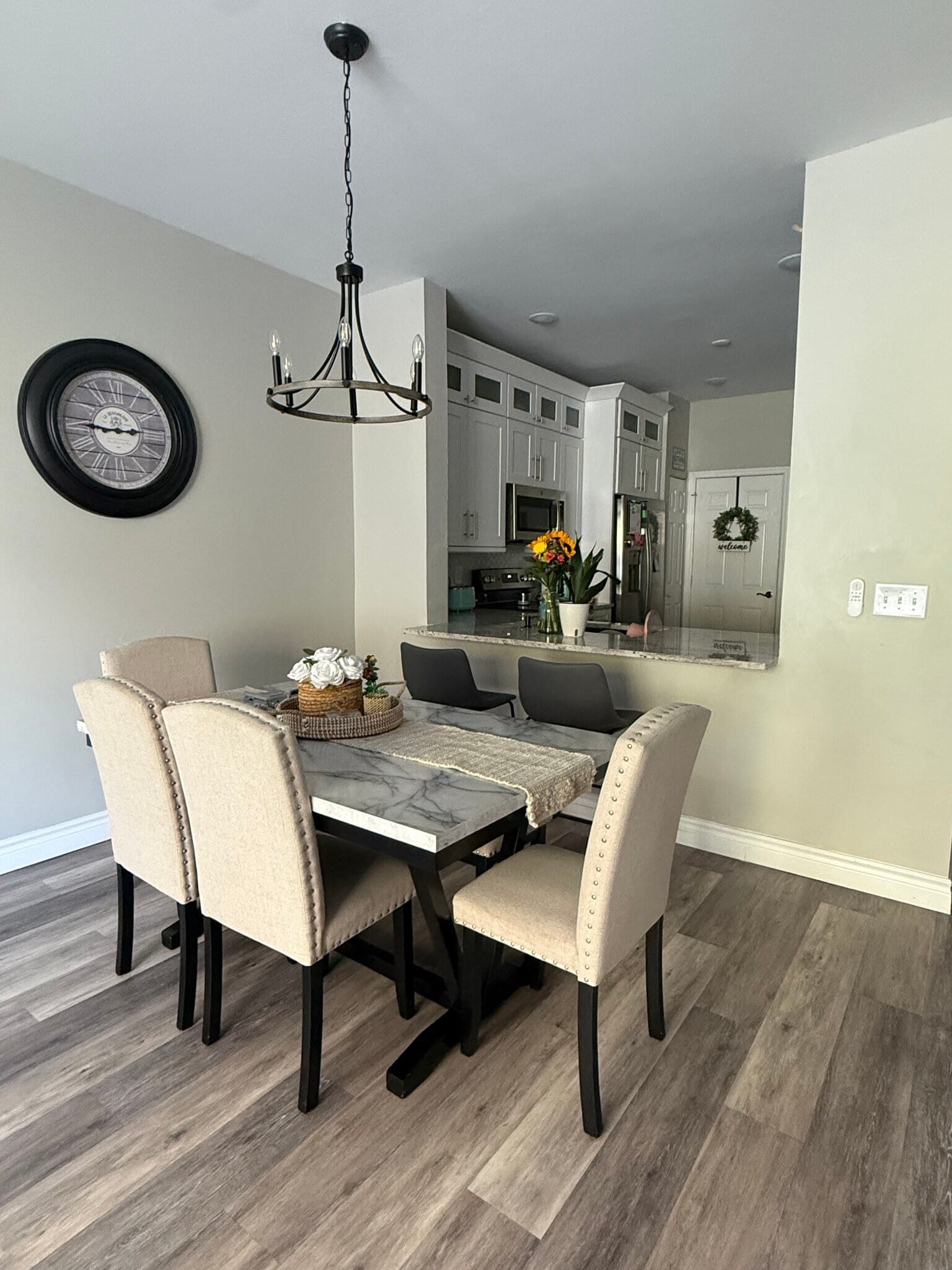 Building Photo - 3636 Pine Oak Cir