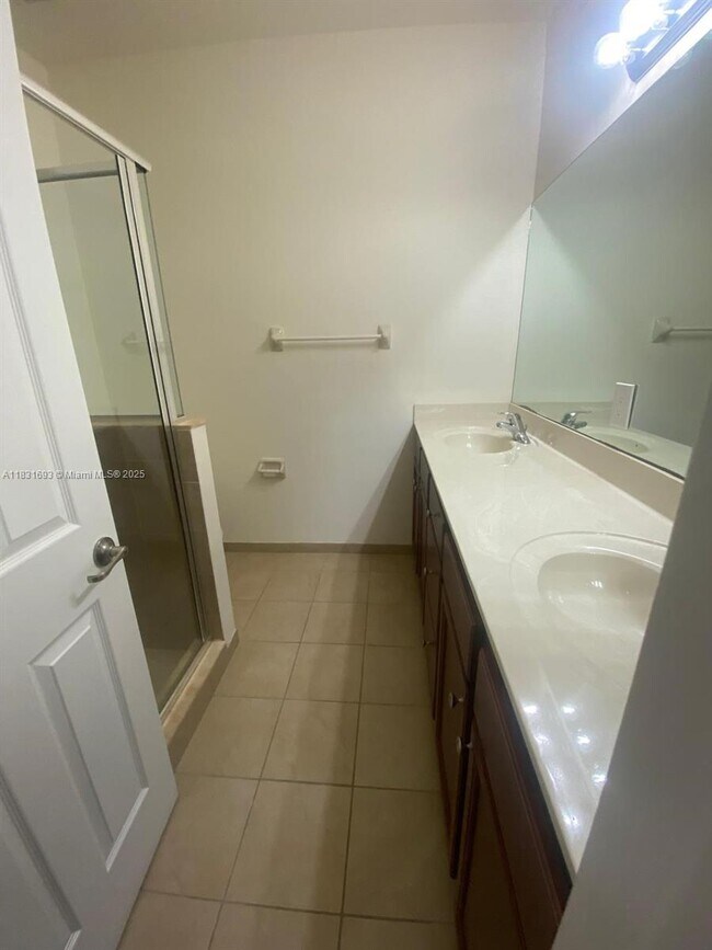 Building Photo - 9408 SW 171st Pl