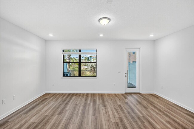 Building Photo - 7648 SW Lucy Ln