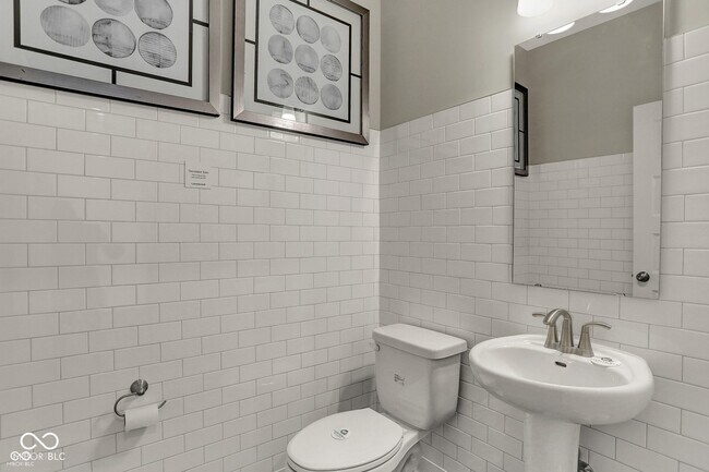 Building Photo - 5267 Summerton St